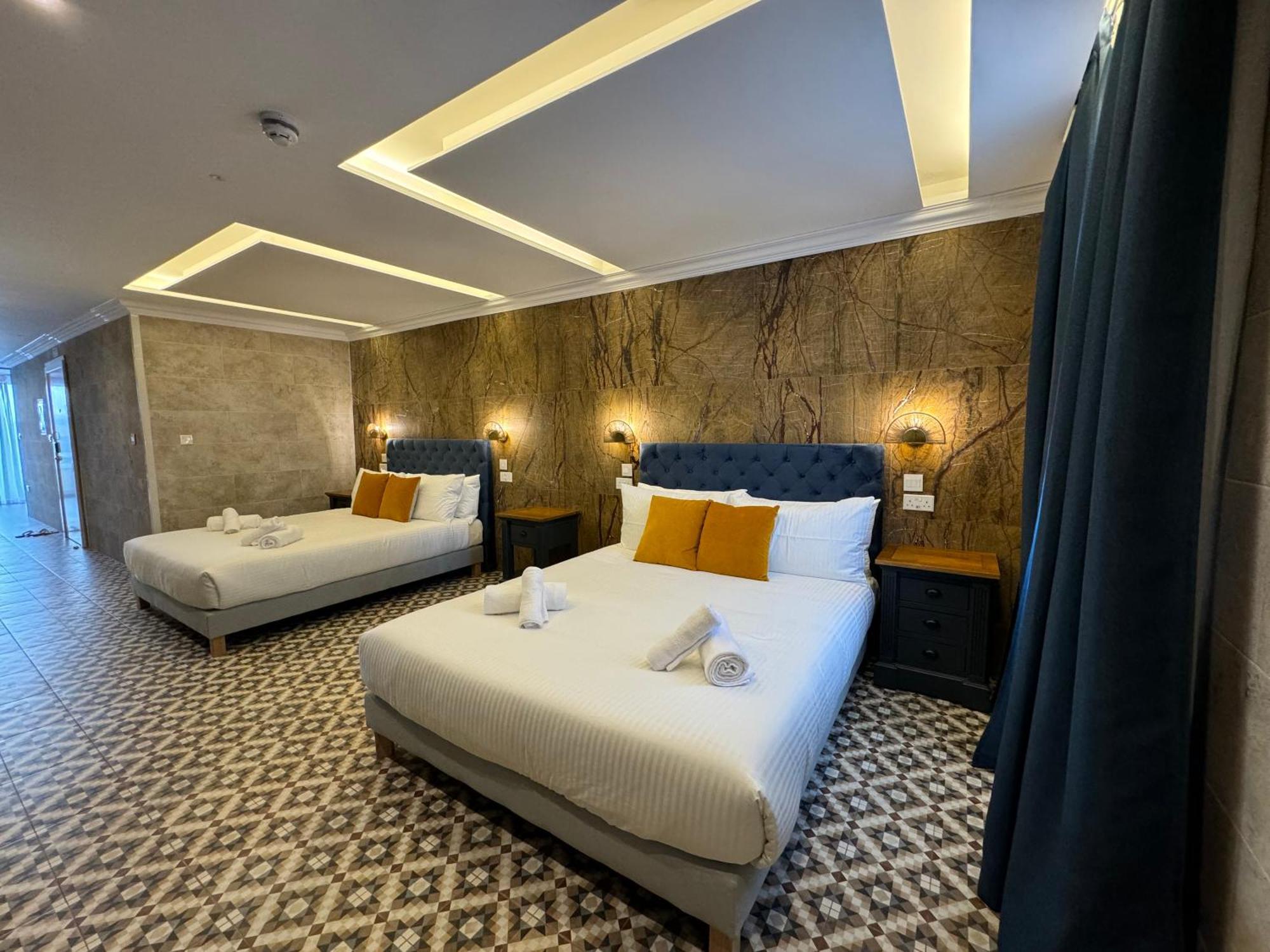 Balcony Hotel Сент Джулианс Экстерьер фото