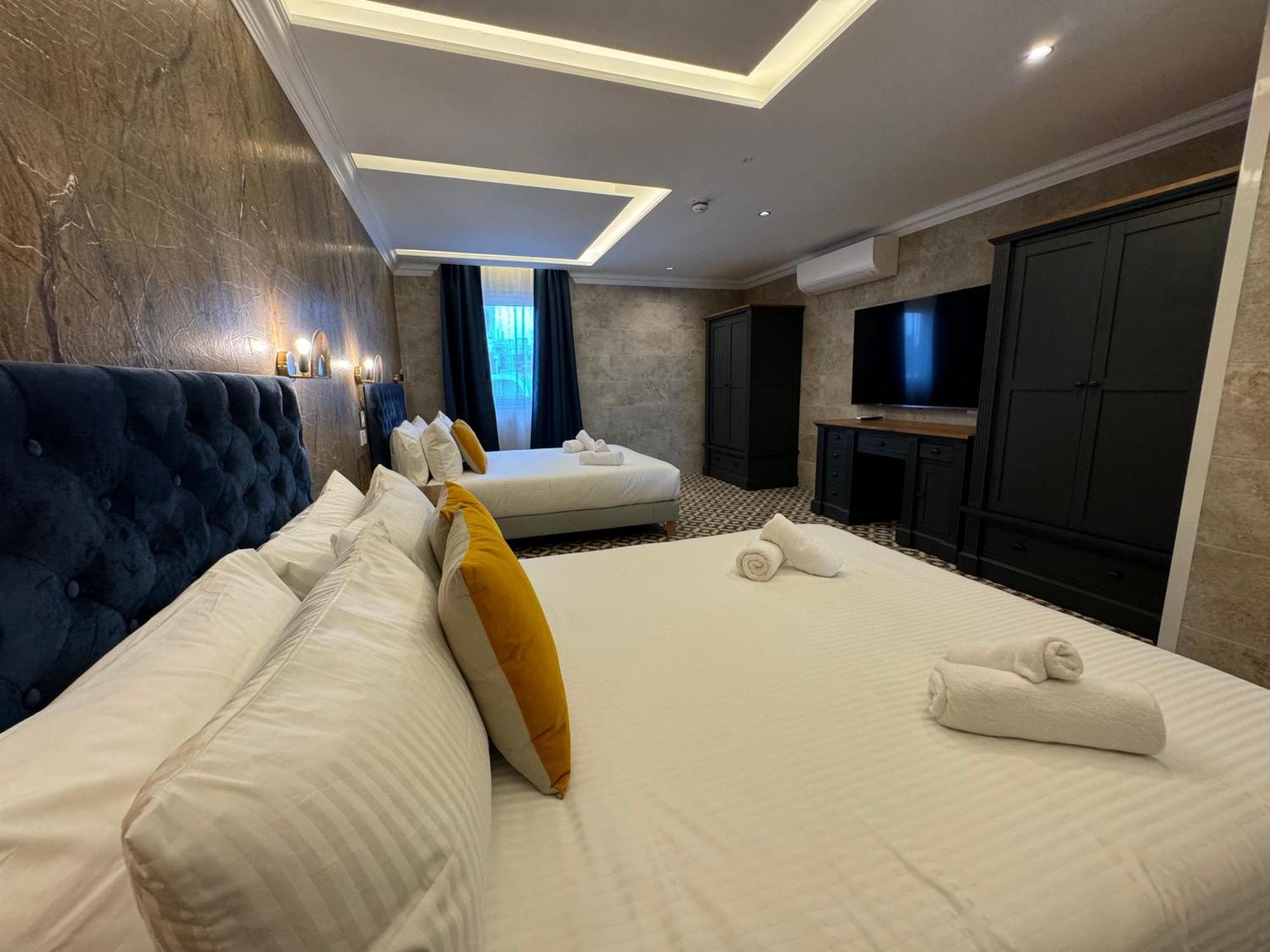 Balcony Hotel Сент Джулианс Экстерьер фото