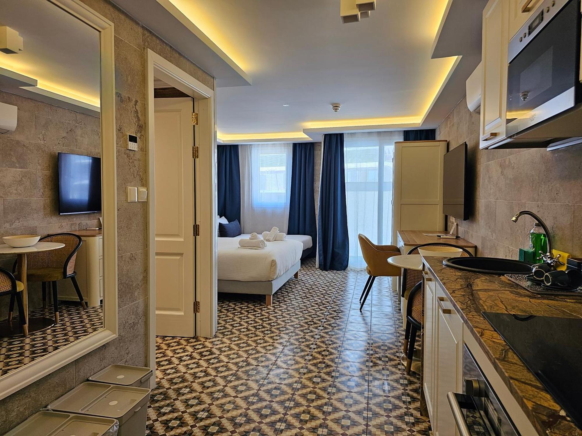 Balcony Hotel Сент Джулианс Экстерьер фото