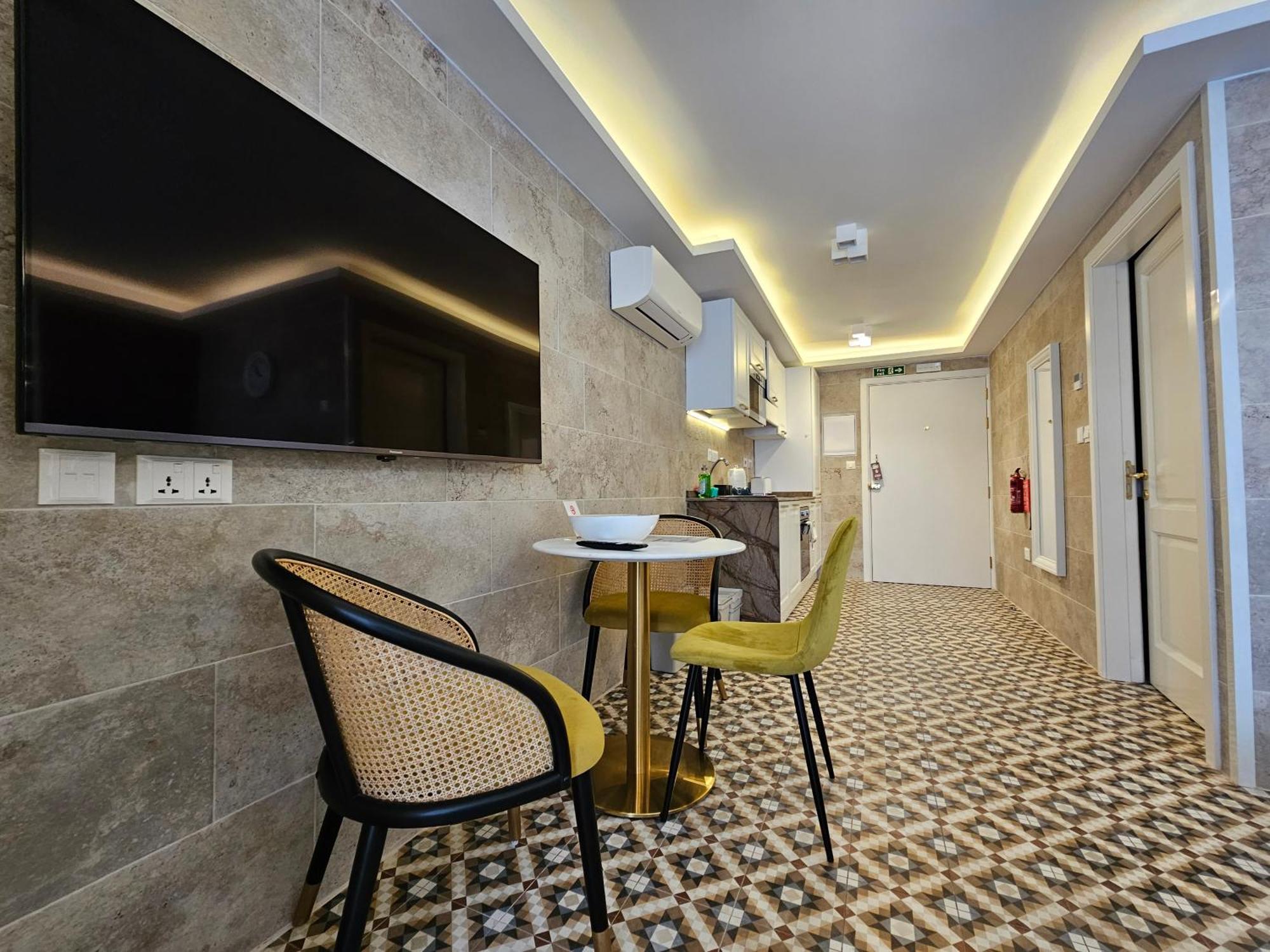 Balcony Hotel Сент Джулианс Экстерьер фото