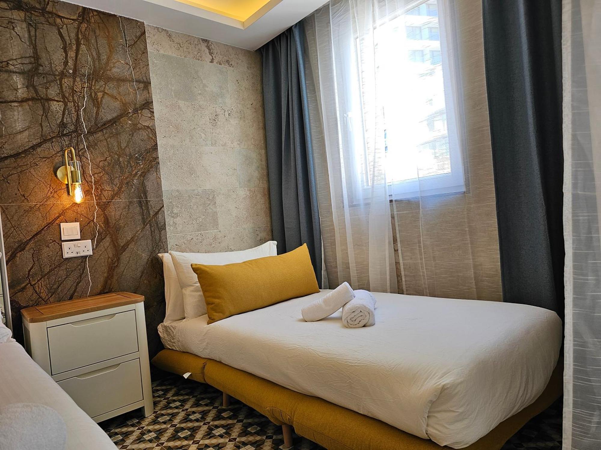Balcony Hotel Сент Джулианс Экстерьер фото