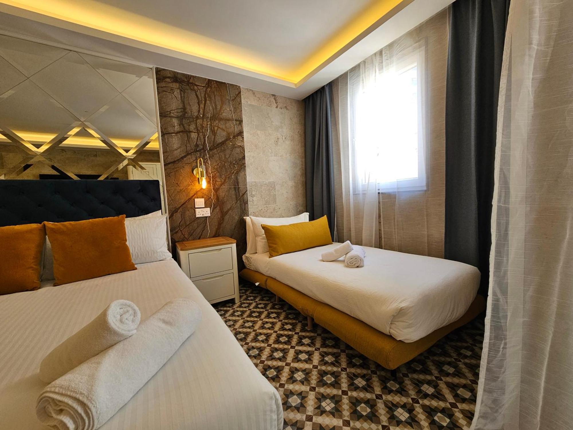 Balcony Hotel Сент Джулианс Экстерьер фото