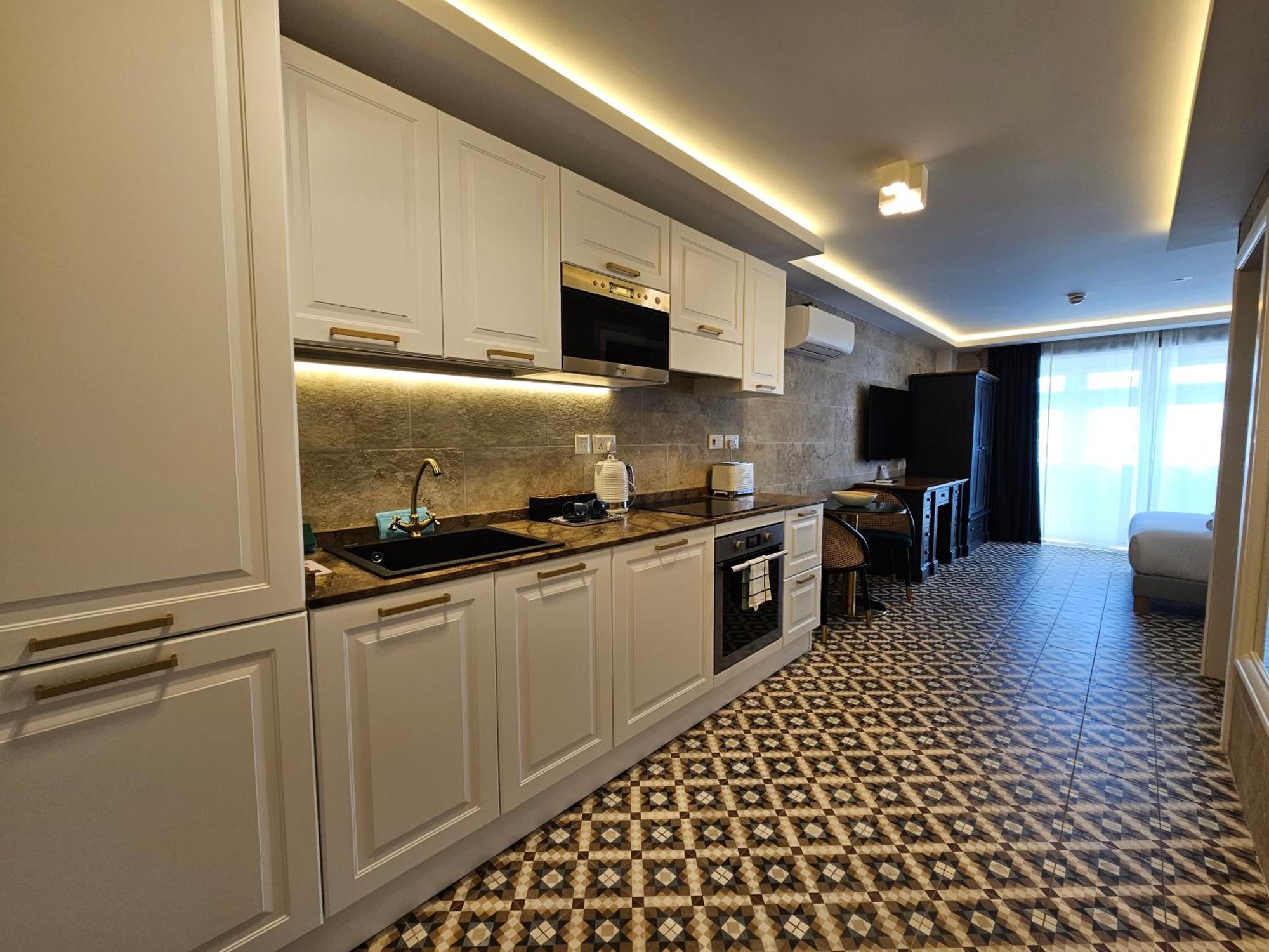 Balcony Hotel Сент Джулианс Экстерьер фото