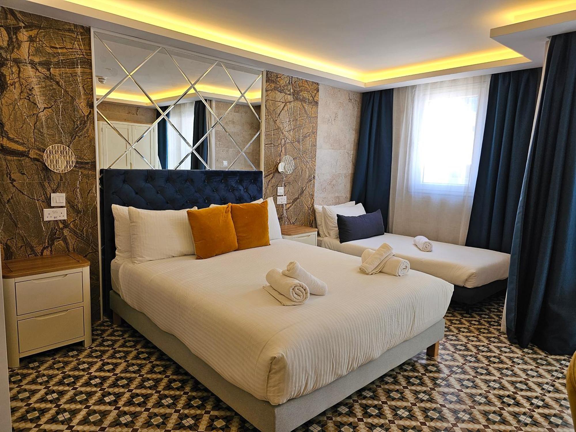Balcony Hotel Сент Джулианс Экстерьер фото